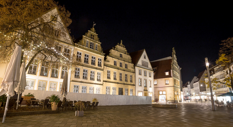 Deutschland Bielefeld Alter Markt bei Nacht